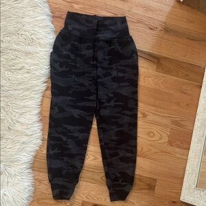 Athleta Kids Black Camouflage Joggers